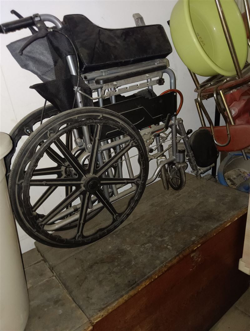 轮椅出售100元    15204851961